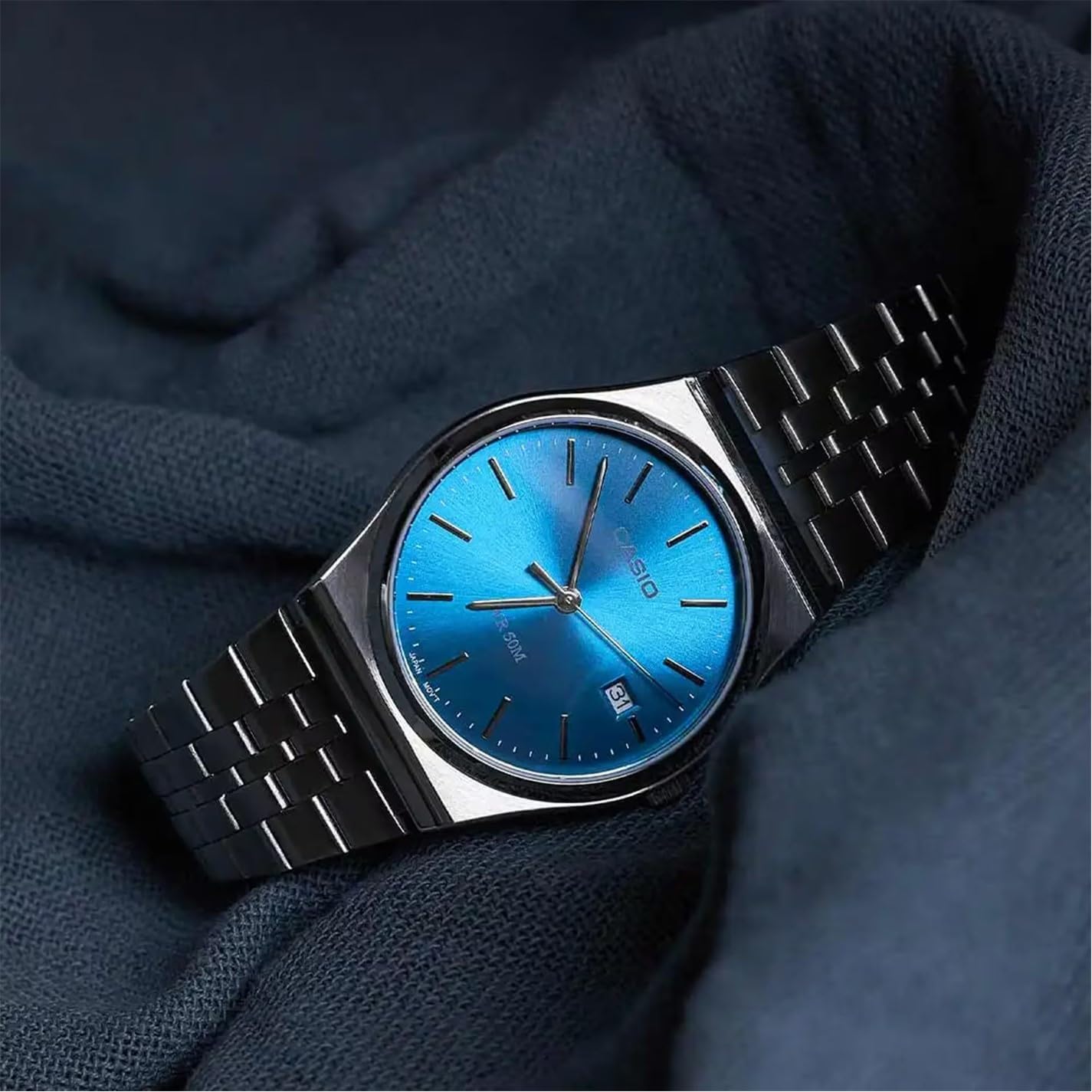 Montre casio elegante + un pendentif parfumé OFFERT MALI